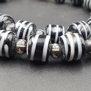 Vintage schwarz-weiß gestreift, Glasperlen im antiken Stil, 11–12 mm Halskettenstrang