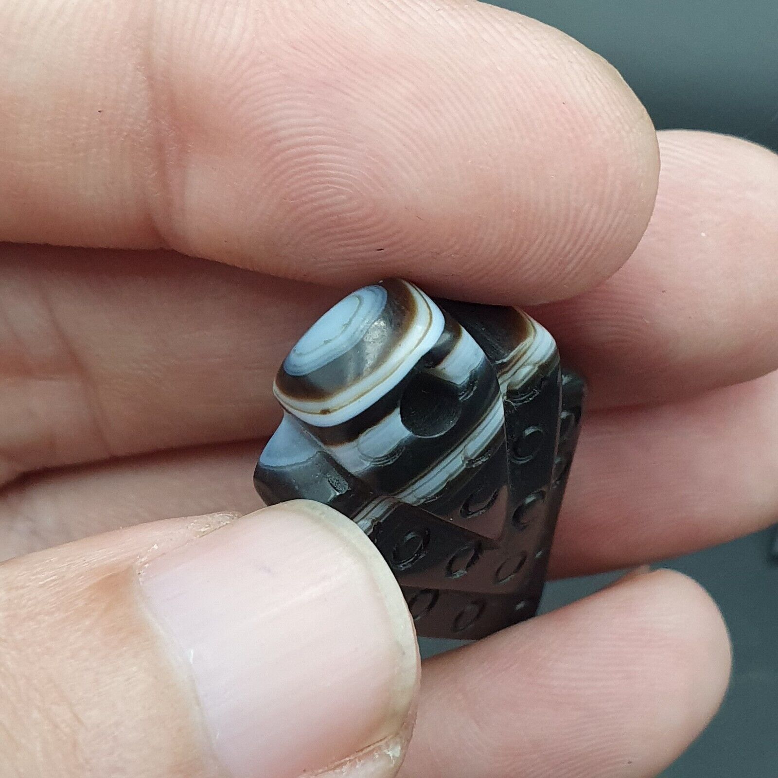 lot 2 Antique Himalayan Tibetan Arrow Shape carving Agate Amulet Bead #126