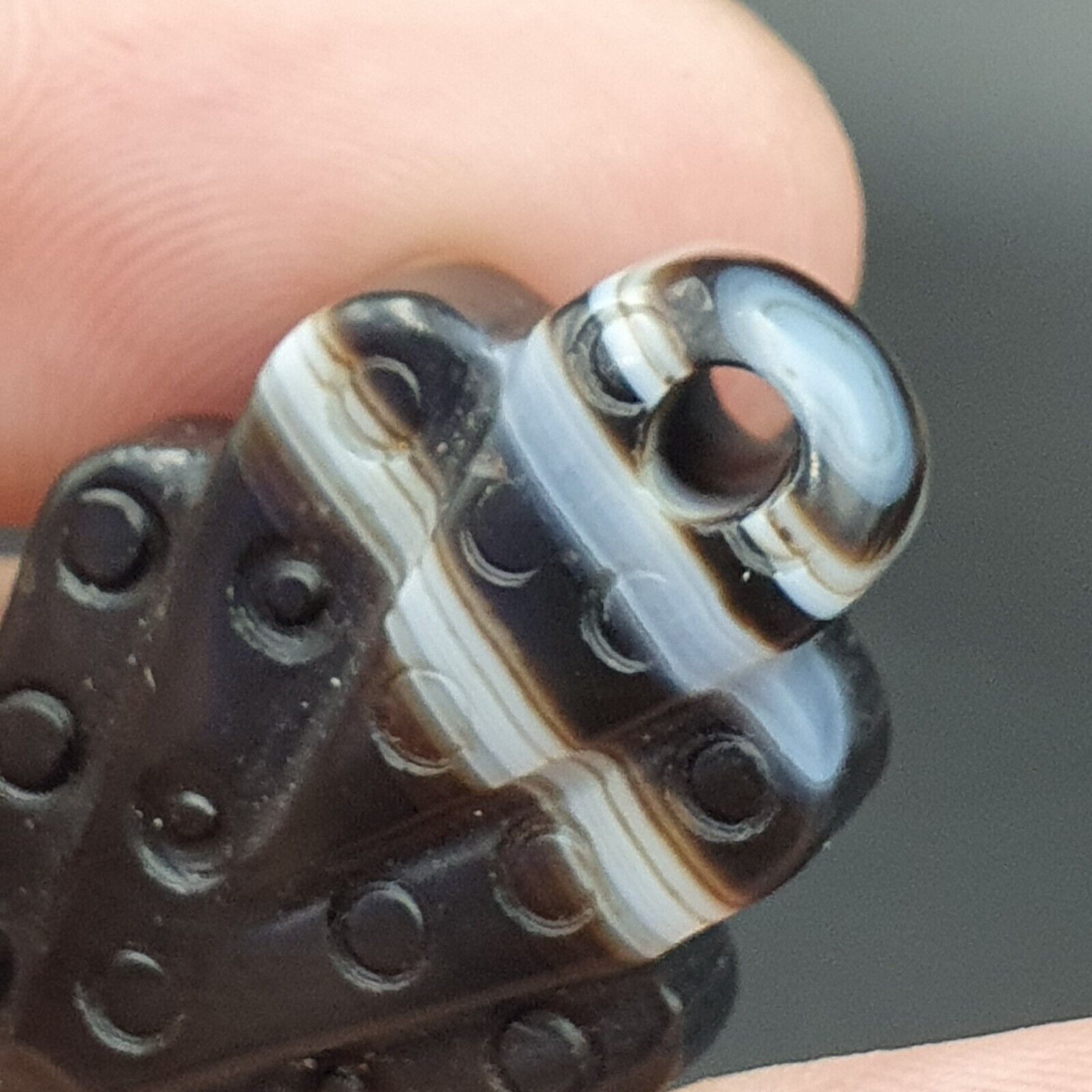 lot 2 Antique Himalayan Tibetan Arrow Shape carving Agate Amulet Bead #126