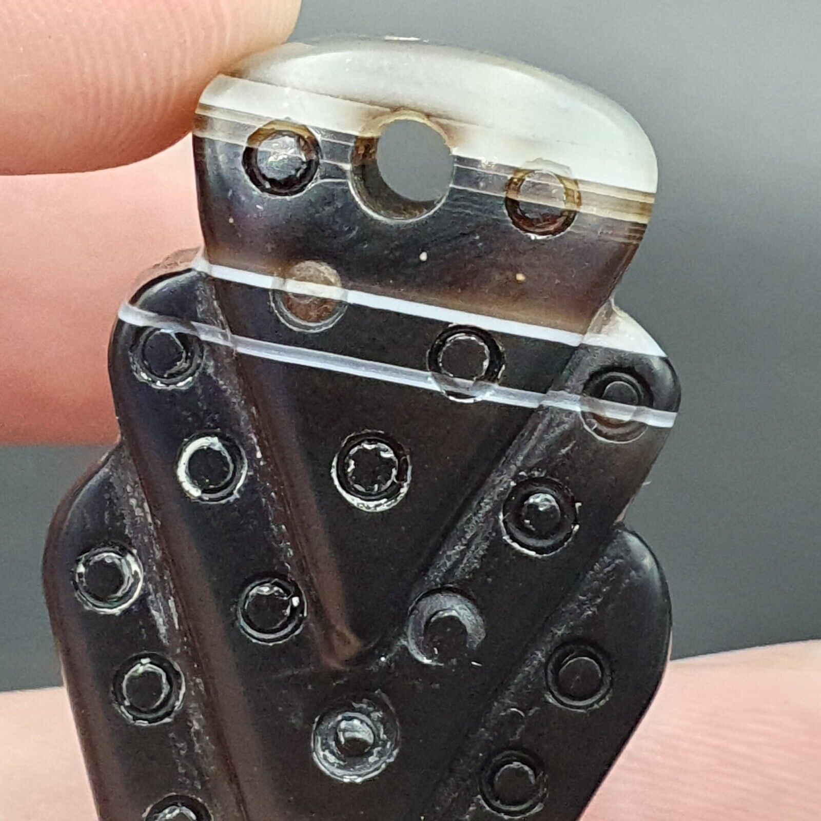 lot 2 Antique Himalayan Tibetan Arrow Shape carving Agate Amulet Bead #126