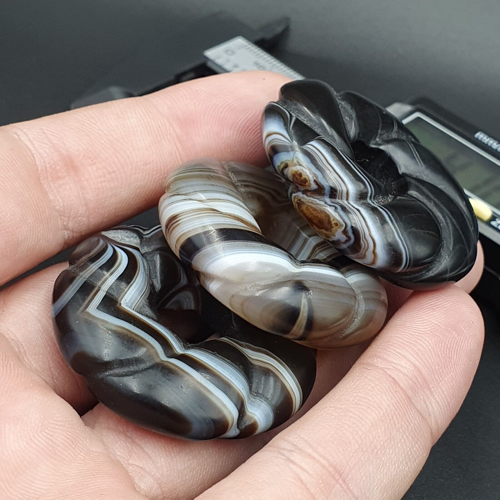 Lot 3 Old Himalayan Indo Tibetan Suleimani Carving Agate Donut Amulet Bead #1117