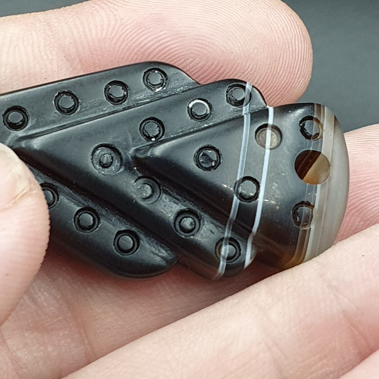 lot 2 Antique Himalayan Tibetan Arrow Shape carving Agate Amulet Bead #126