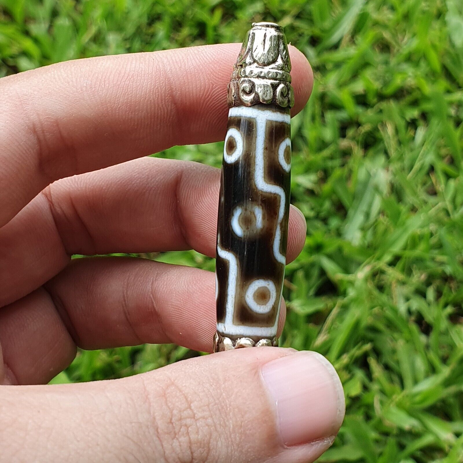 Amazing 9 Eyes Tibetan Nepalese dzi bead Agate pendant