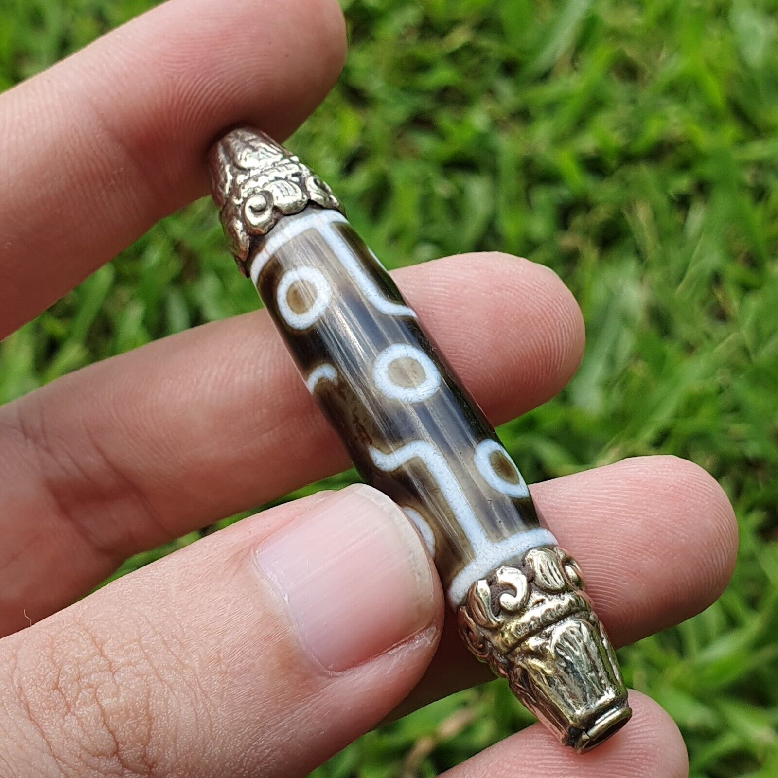 Amazing 9 Eyes Tibetan Nepalese dzi bead Agate pendant