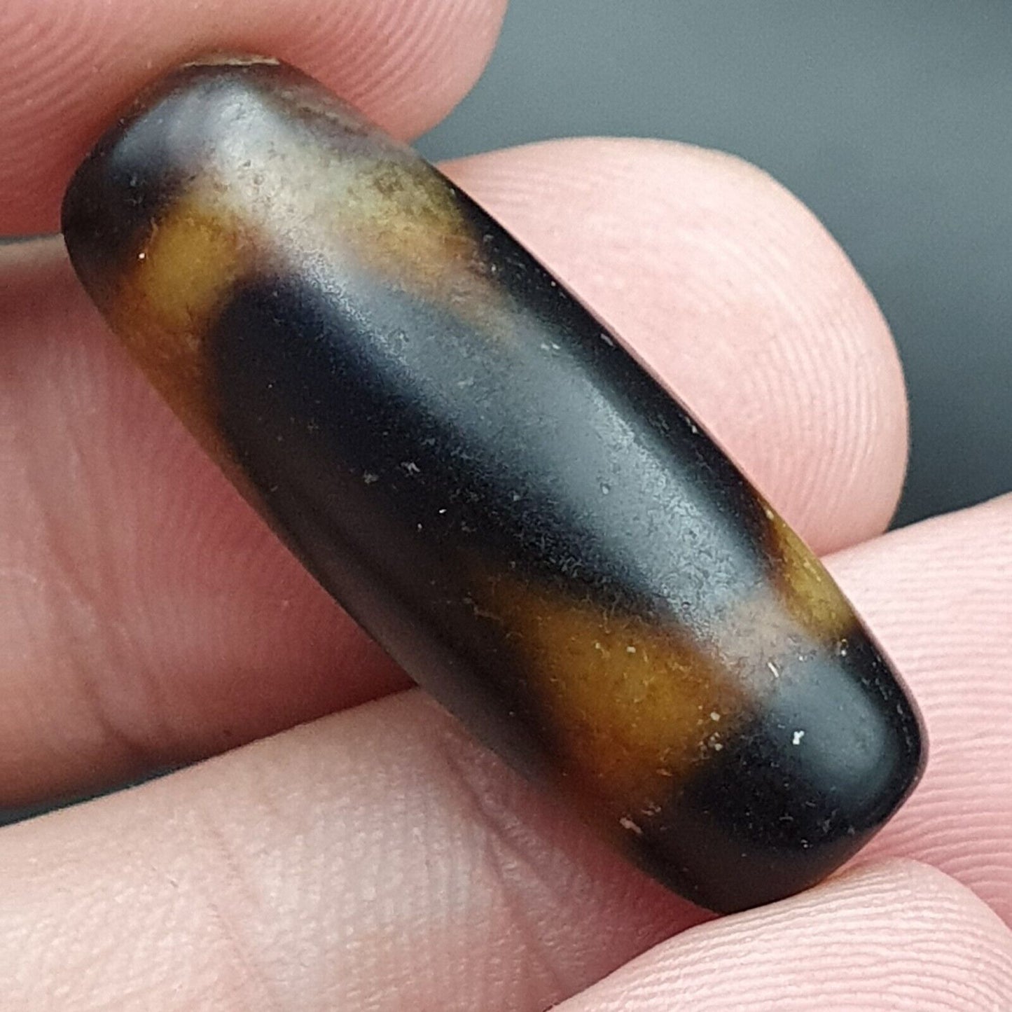 B#4 Antike tibetische alte Achat-Perle mit kraftvollem Dzi-Amulett