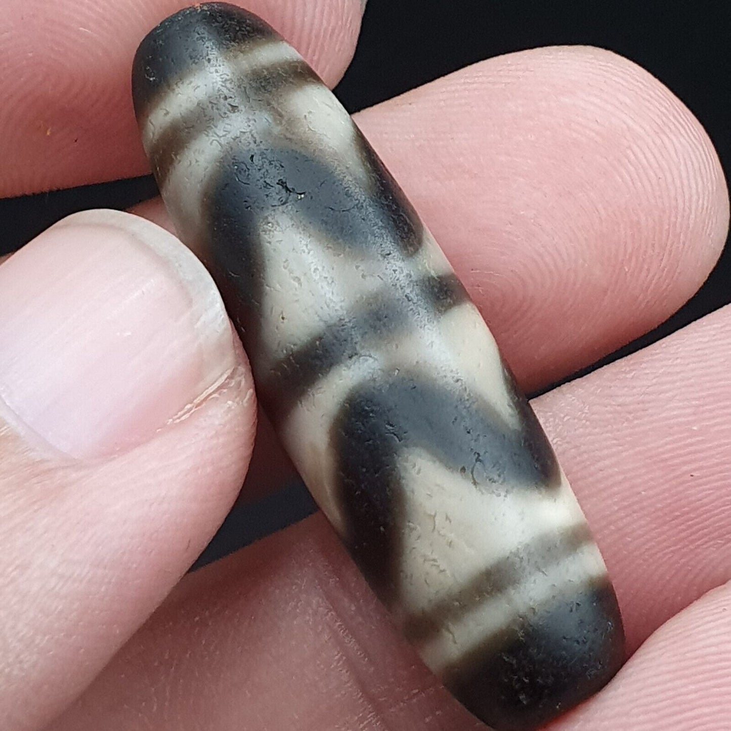 B#2 Antike tibetische alte Achat-Perle mit kraftvollem Dzi-Amulett