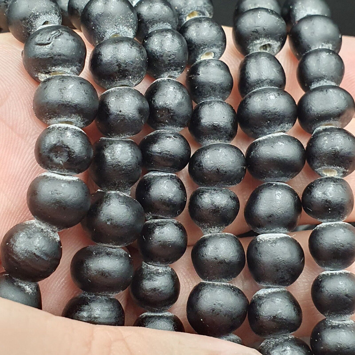 Vintage  BEAUTIFUL OLD AFRICAN Black GLASS TRADE ANTIQUE BEADs Strand 8-10mm