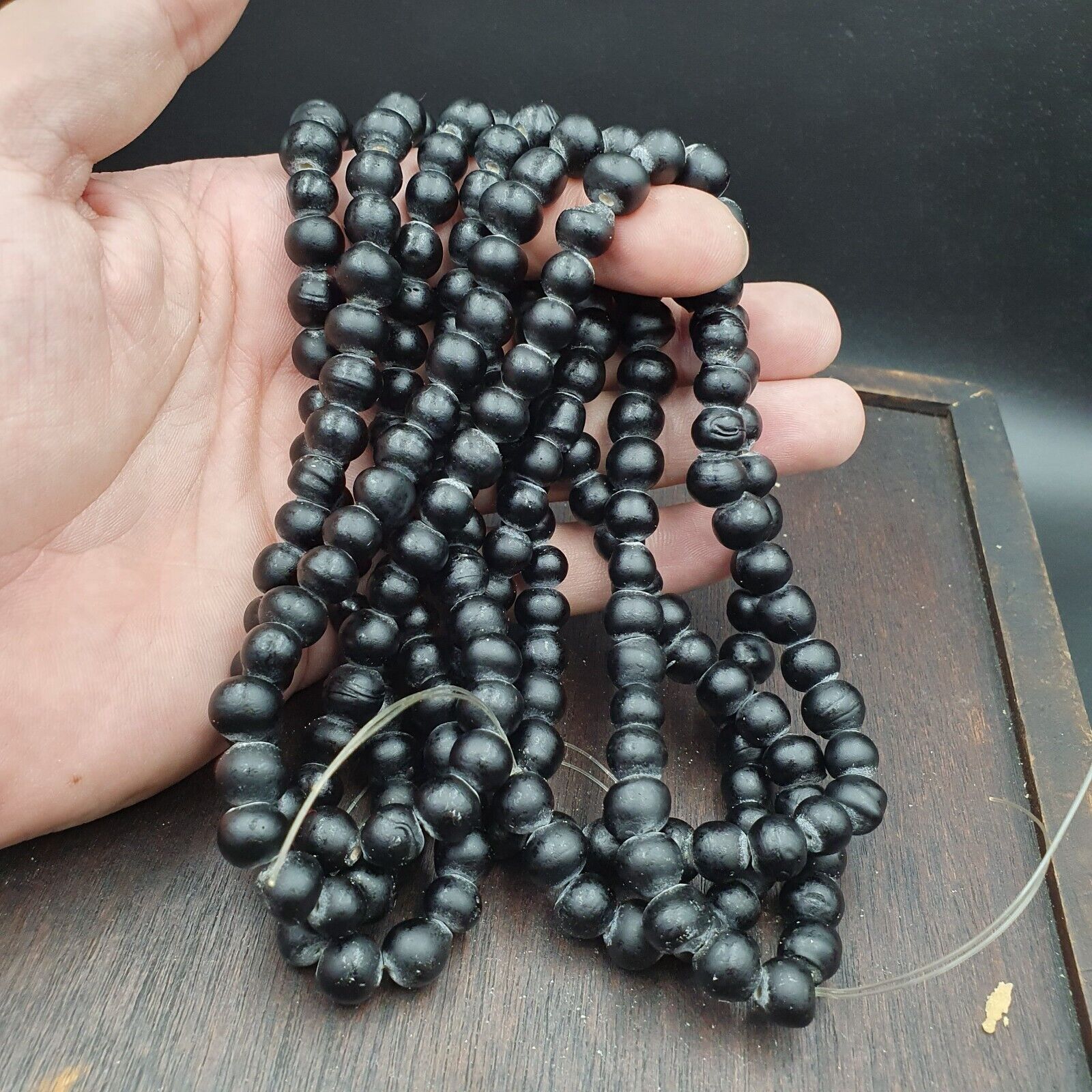 Vintage  BEAUTIFUL OLD AFRICAN Black GLASS TRADE ANTIQUE BEADs Strand 8-10mm