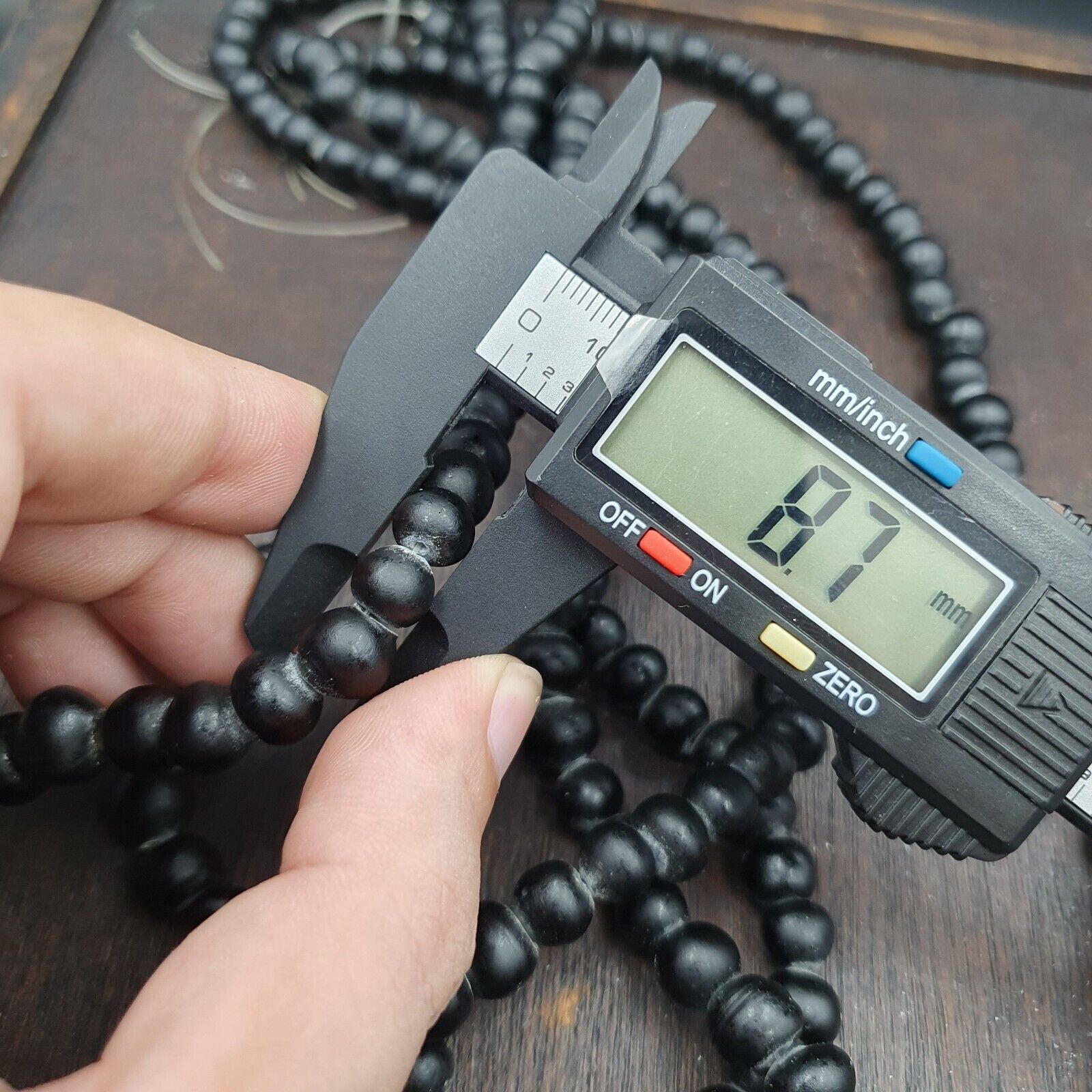 Vintage  BEAUTIFUL OLD AFRICAN Black GLASS TRADE ANTIQUE BEADs Strand 8-10mm