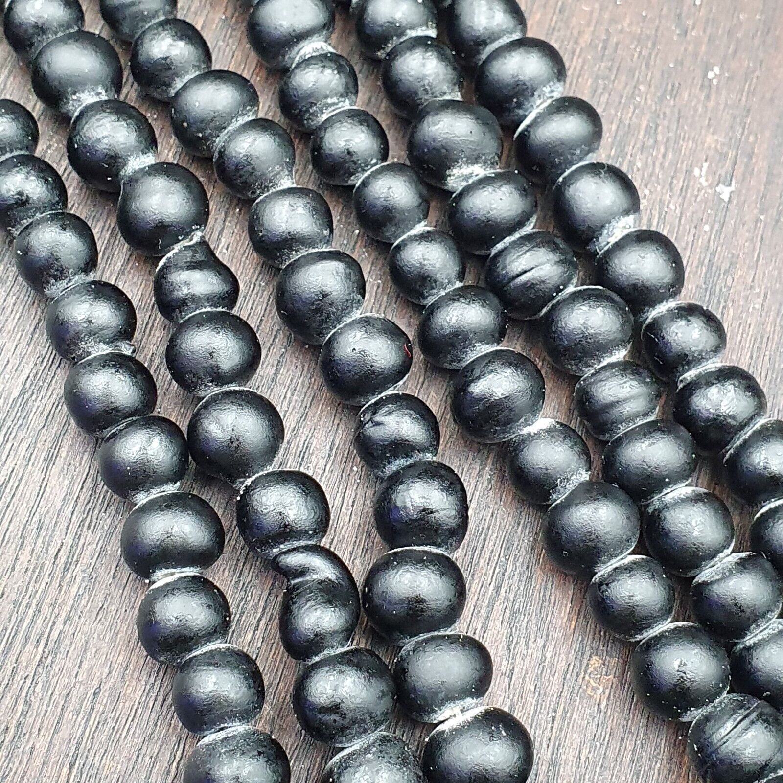 Vintage  BEAUTIFUL OLD AFRICAN Black GLASS TRADE ANTIQUE BEADs Strand 8-10mm