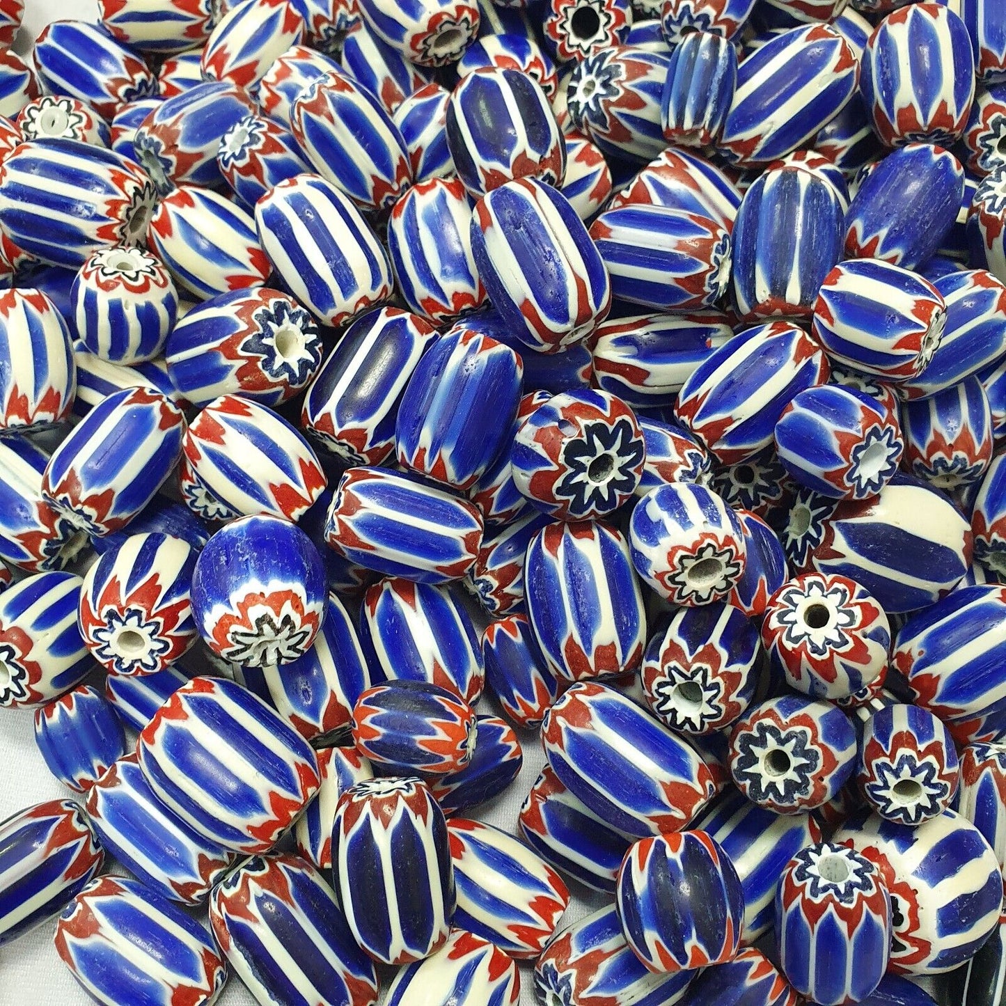 3,8 kg Lot antike venezianisch inspirierte blaue Glas-Chevron-Perlen zur Schmuckherstellung