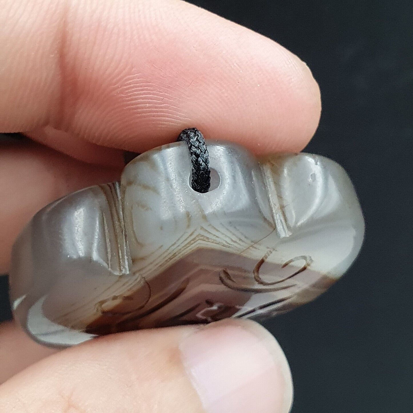 Antike tibetische chinesische Himalaya-Schnitzerei aus Achat, hängendes Amulett, Perle Nr. 35