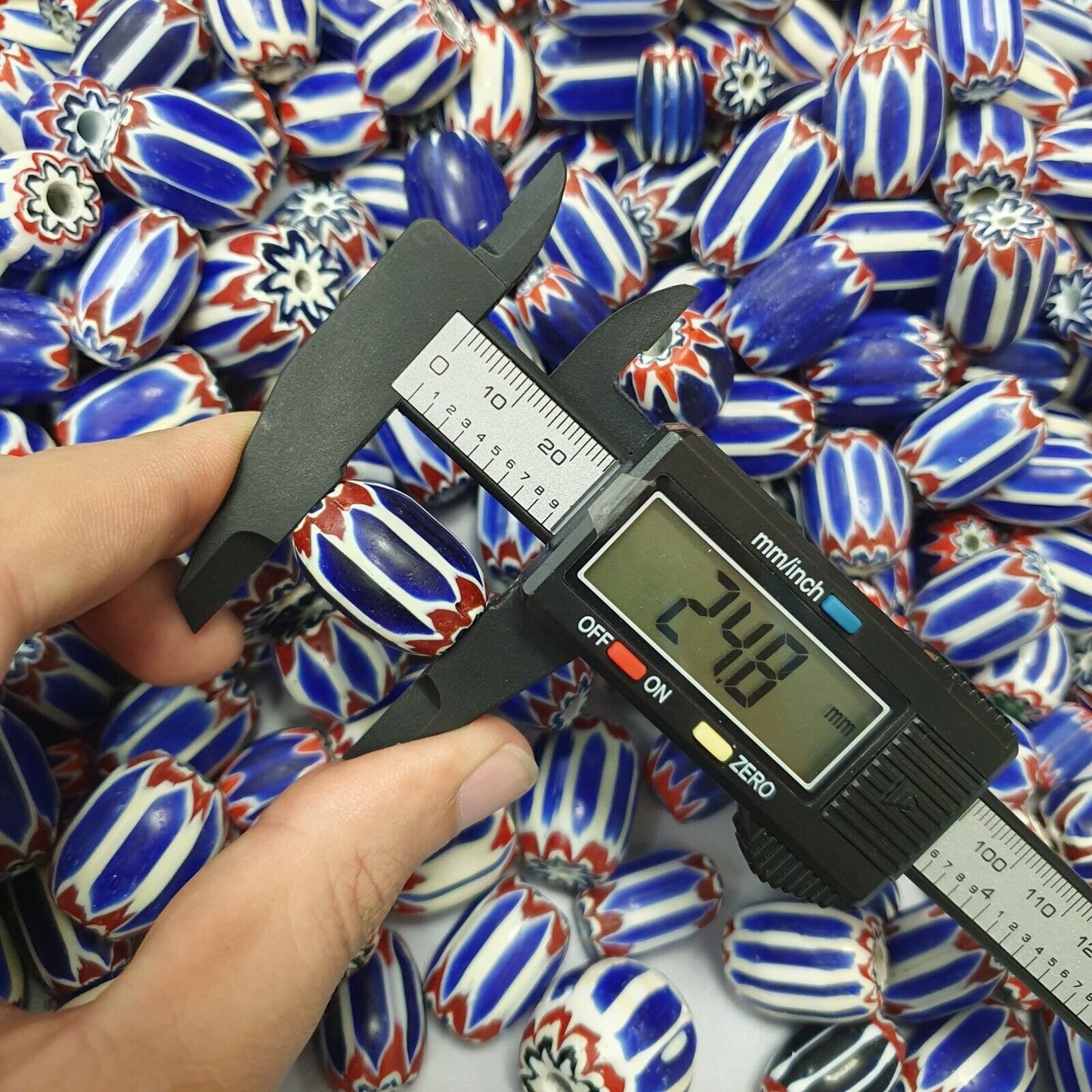 3,8 kg Lot antike venezianisch inspirierte blaue Glas-Chevron-Perlen zur Schmuckherstellung