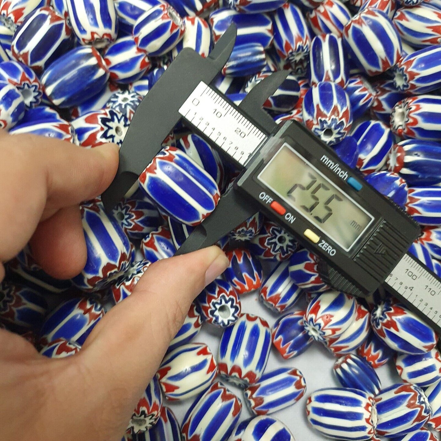 3,8 kg Lot antike venezianisch inspirierte blaue Glas-Chevron-Perlen zur Schmuckherstellung