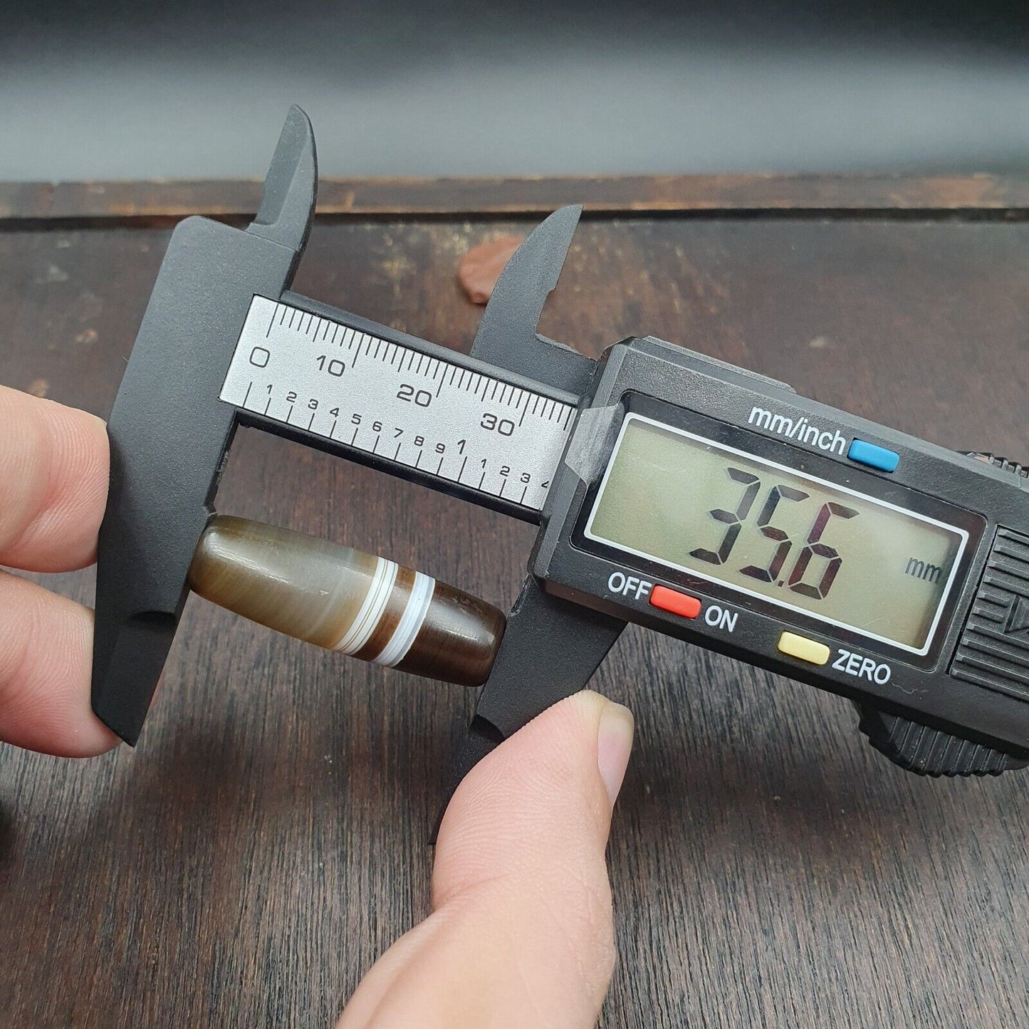 Antiker alter jemenitischer Achat, natürliches, seltenes Muster, gebänderte Achatperle, 35,6 mm, BD-6