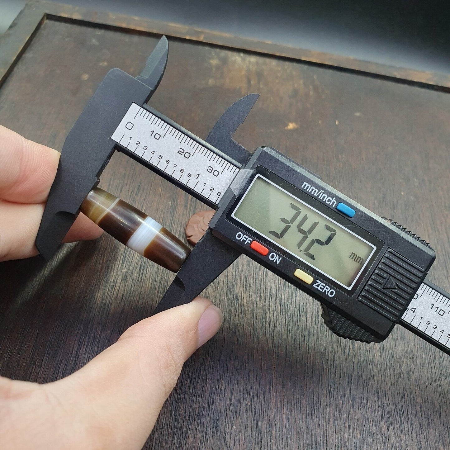 古董老也門瑪瑙天然稀有圖案帶狀瑪瑙珠 34.2 毫米 BD-11