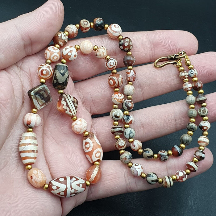 AD17- Antique Himalayan Indo Tibetan Central Asian Etched Agate Beads Necklace