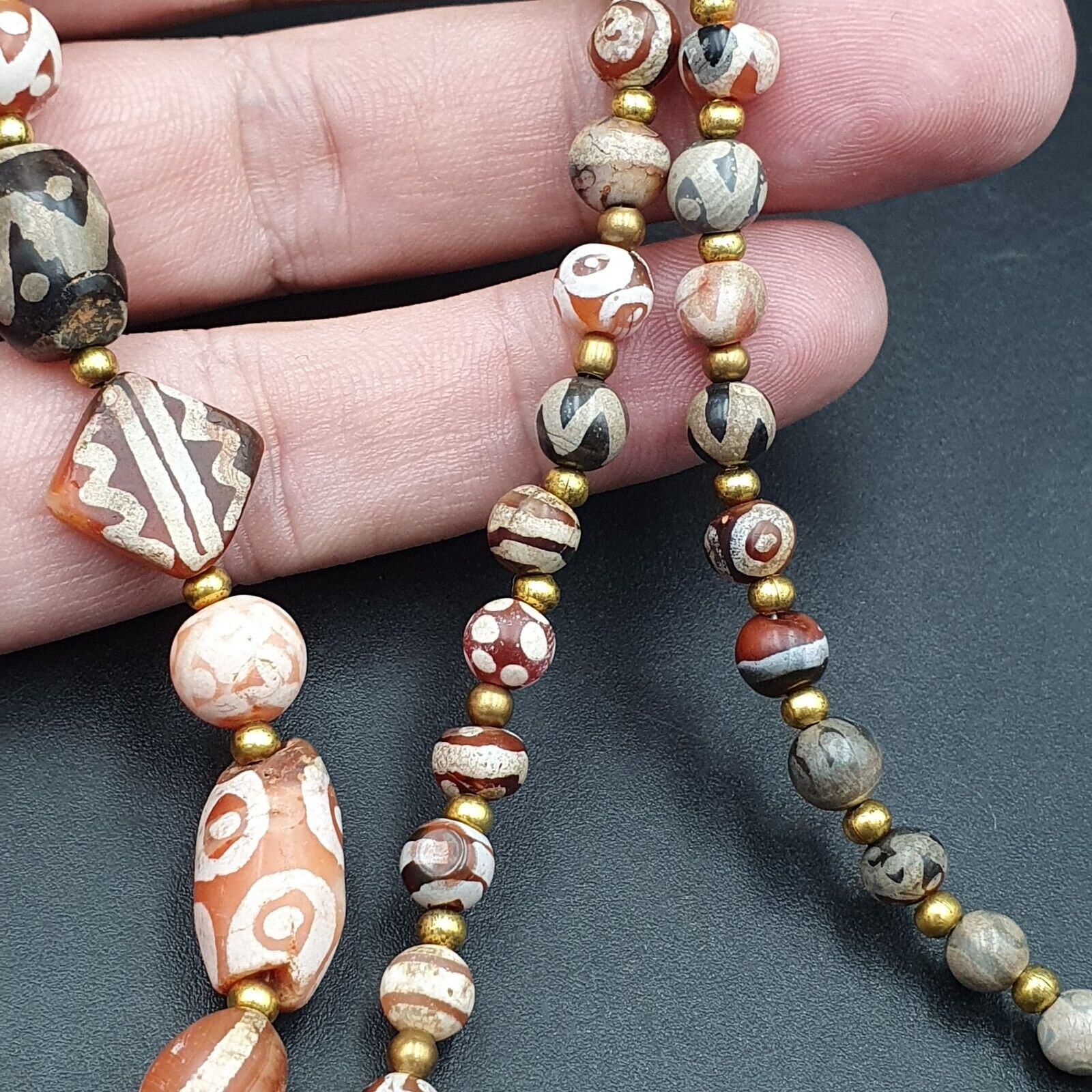 AD17- Antique HIMALAYAN Indo Tibetan Central Asian Etched Agate beads Necklace