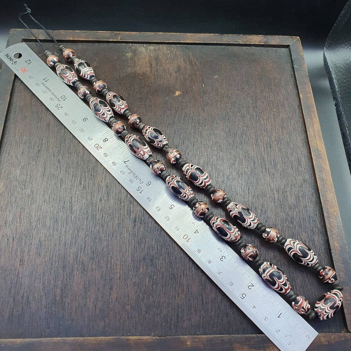 VINTAGE BEAUTIFUL Venerano ART Fancy 25×13MM Aventurine GLASS BEADS Strand