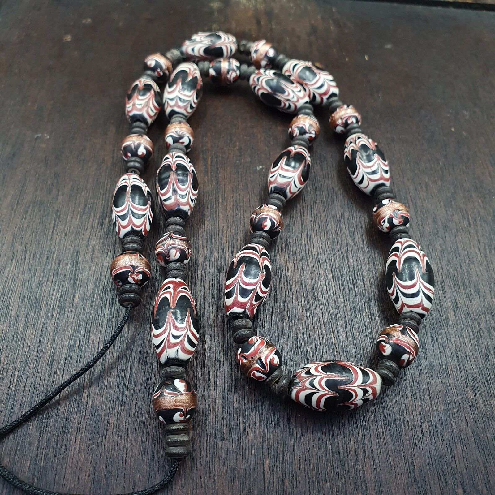 VINTAGE BEAUTIFUL Venerano ART Fancy 25×13MM Aventurine GLASS BEADS Strand