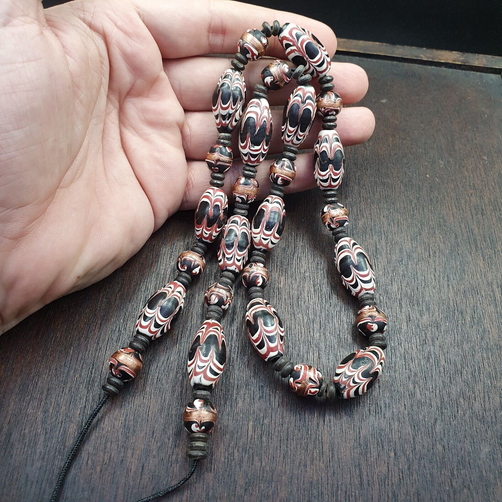 VINTAGE BEAUTIFUL Venerano ART Fancy 25×13MM Aventurine GLASS BEADS Strand