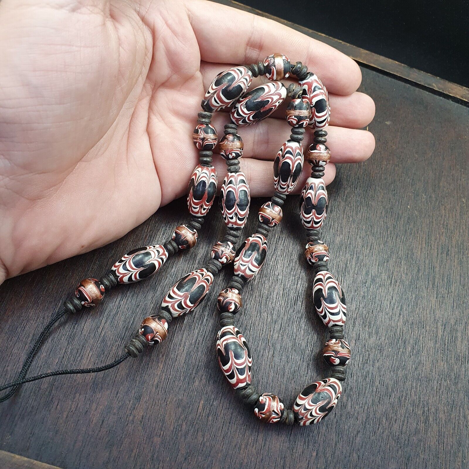 VINTAGE BEAUTIFUL Venerano ART Fancy 25×13MM Aventurine GLASS BEADS Strand