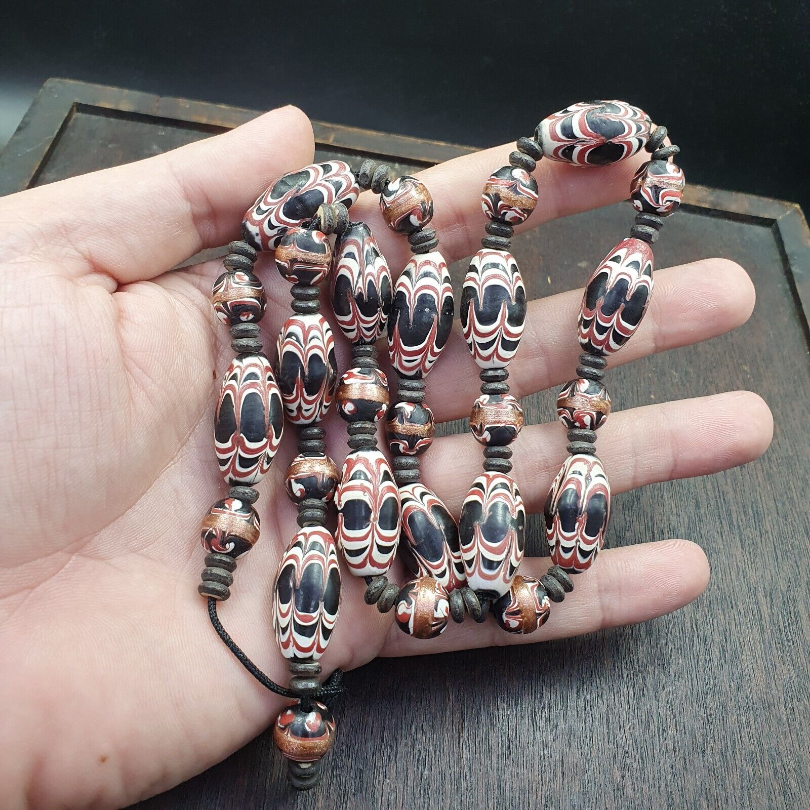 VINTAGE BEAUTIFUL Venerano ART Fancy 25×13MM Aventurine GLASS BEADS Strand