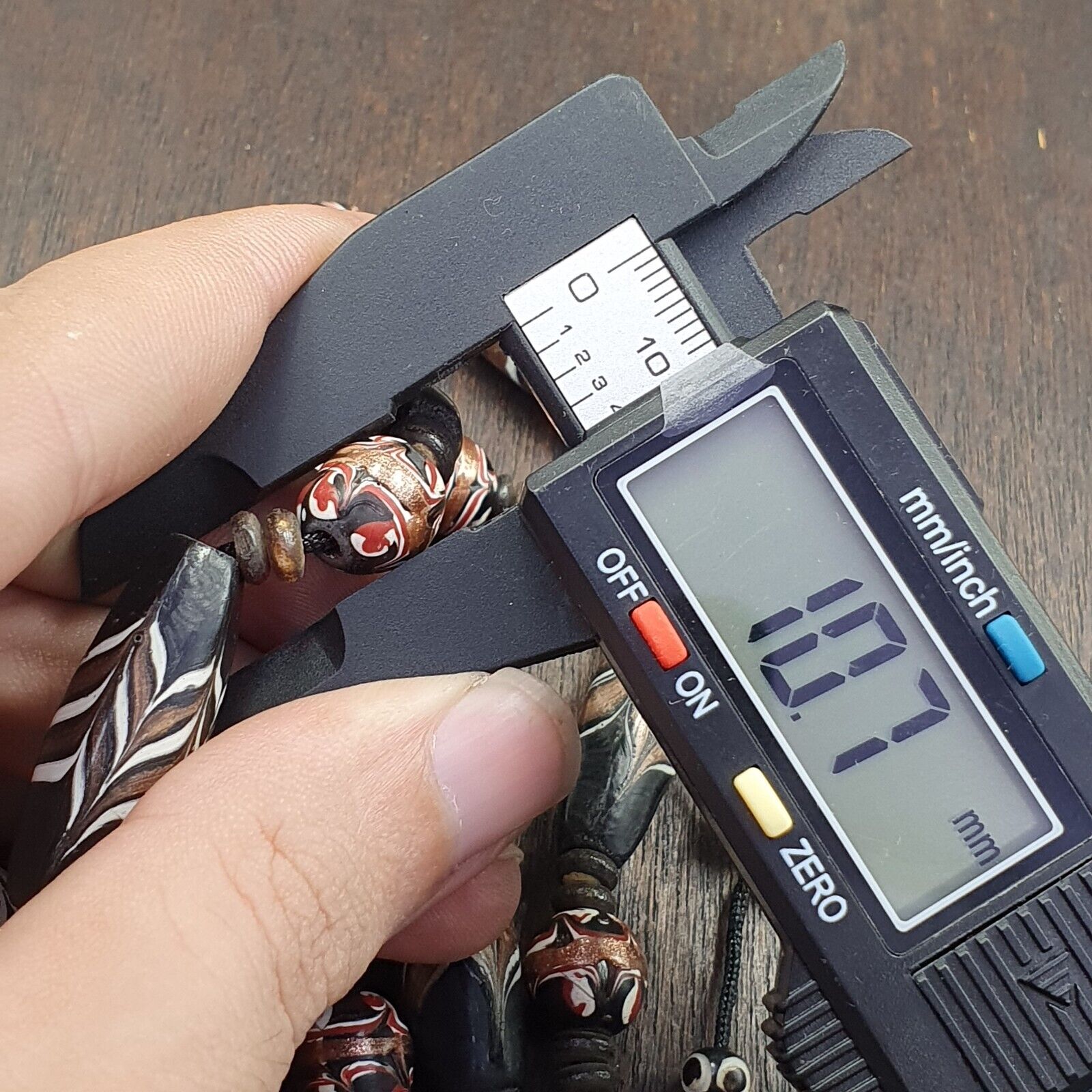 VINTAGE BEAUTIFUL Venerano ART Fancy 32×14MM Aventurine blackGLASS BEADS Strand