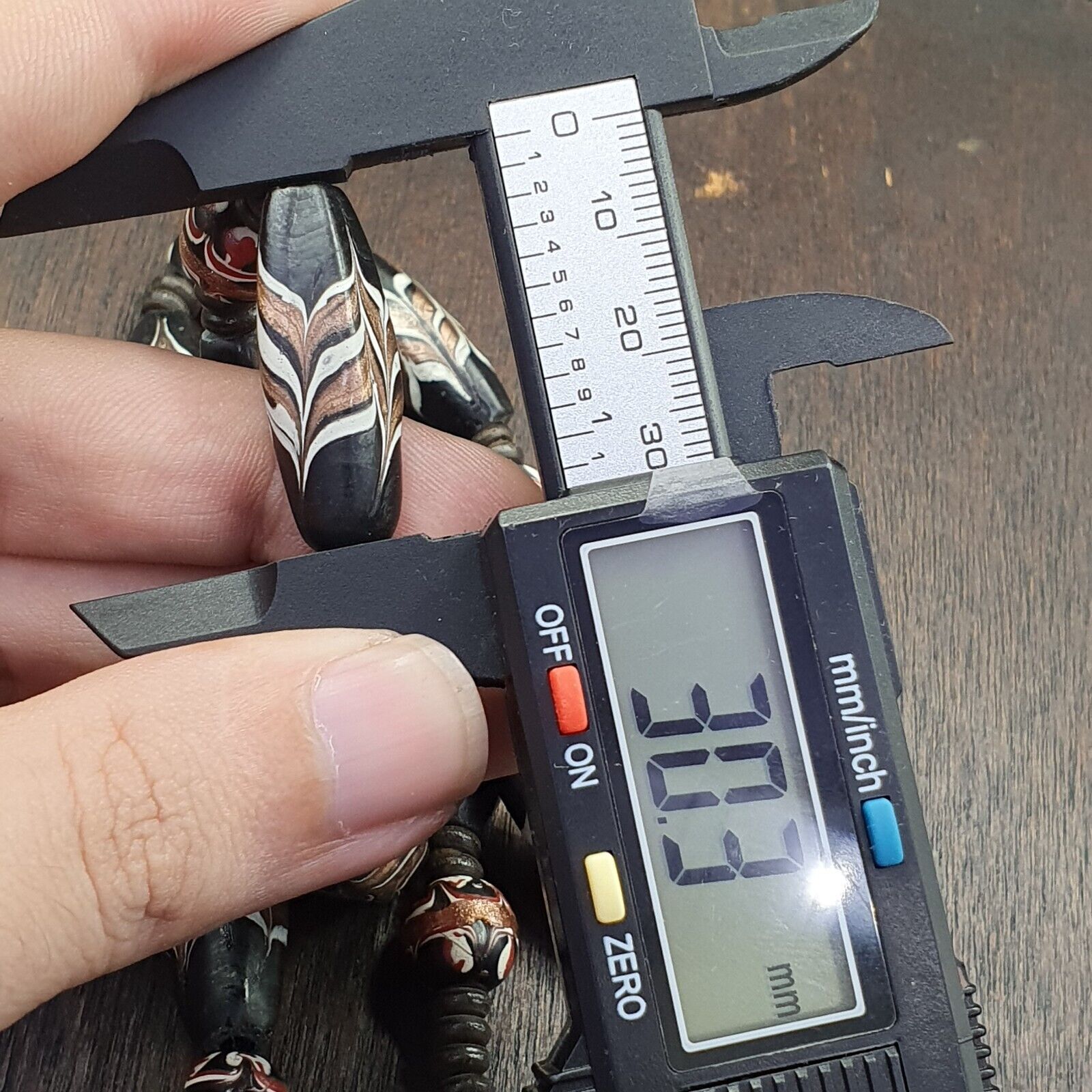 VINTAGE BEAUTIFUL Venerano ART Fancy 32×14MM Aventurine blackGLASS BEADS Strand