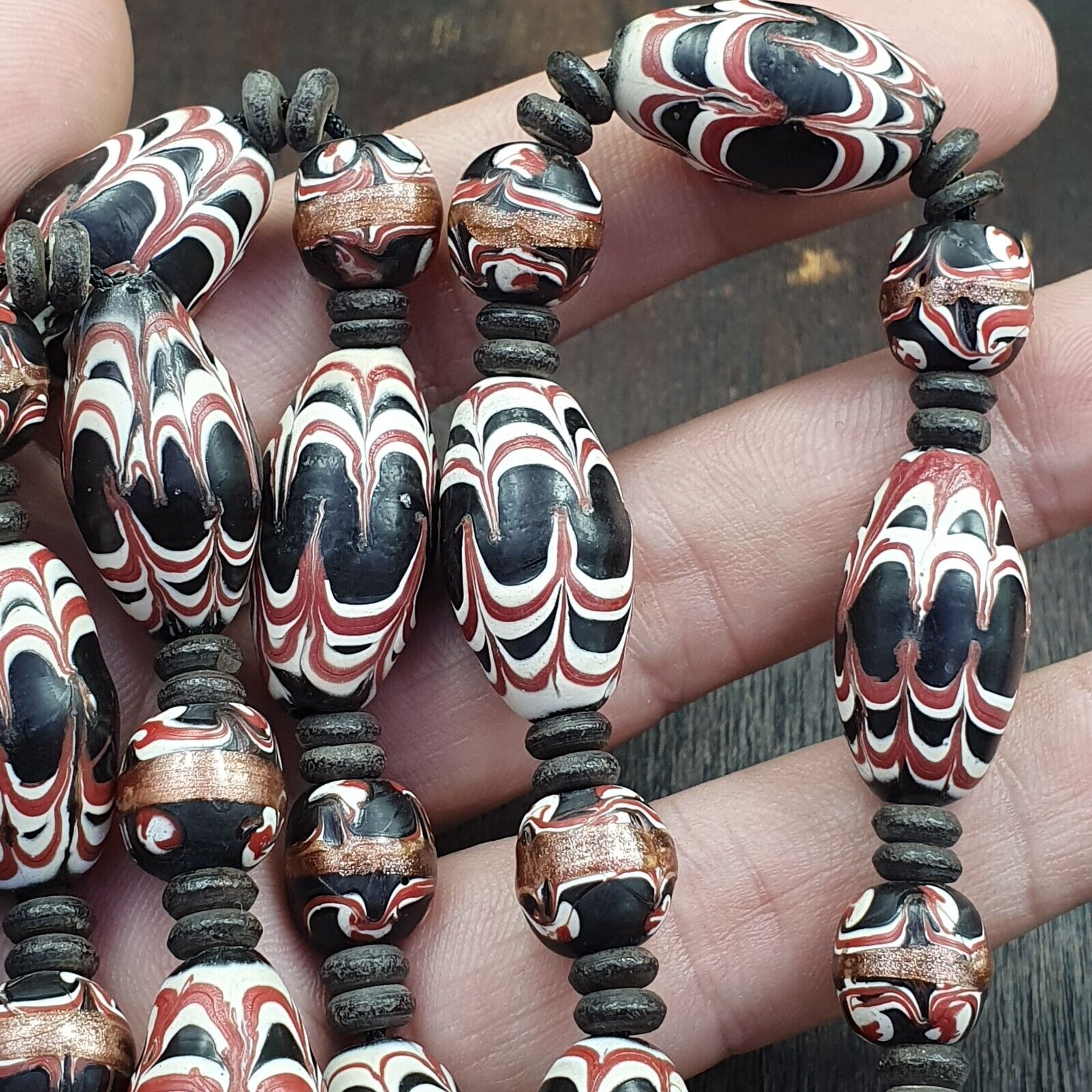 VINTAGE BEAUTIFUL Venerano ART Fancy 25×13MM Aventurine GLASS BEADS Strand