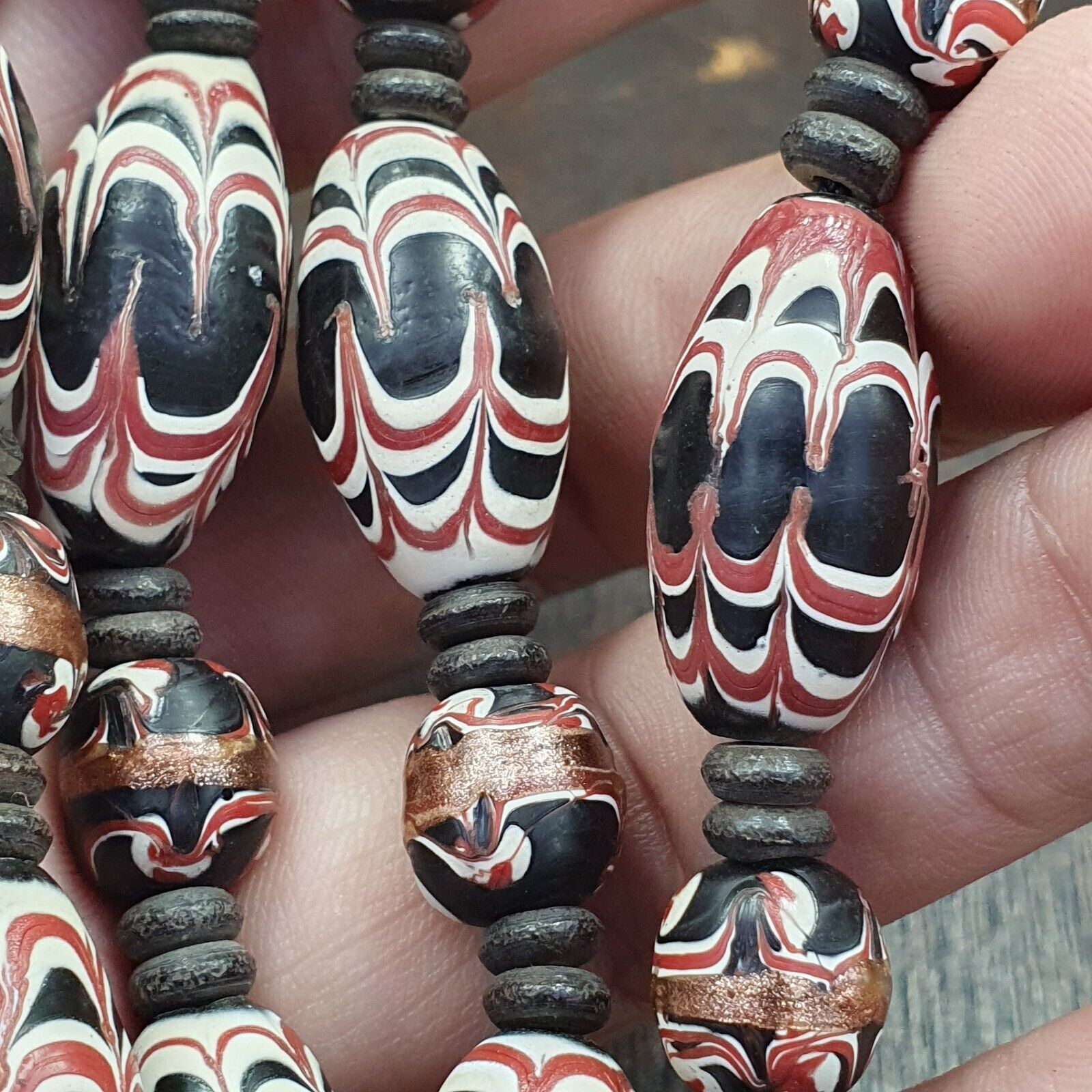 VINTAGE BEAUTIFUL Venerano ART Fancy 25×13MM Aventurine GLASS BEADS Strand