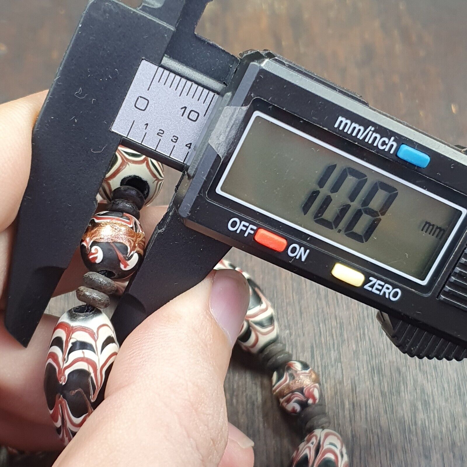 VINTAGE BEAUTIFUL Venerano ART Fancy 25×13MM Aventurine GLASS BEADS Strand