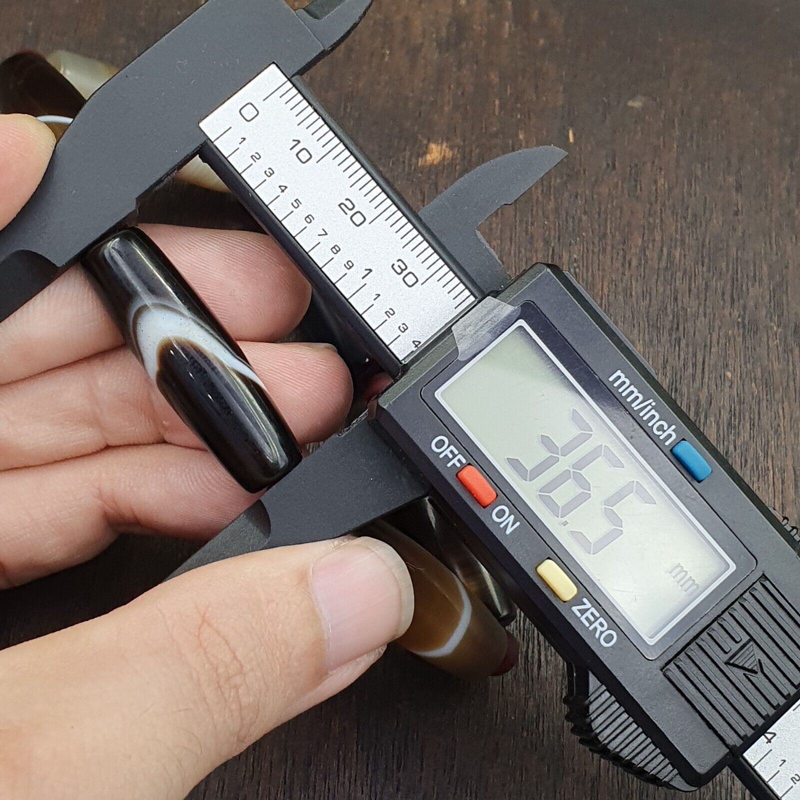 Lot 6 Antique Old Yemeni Agate Natural Rare pattern Banded Agate Bead  BR1