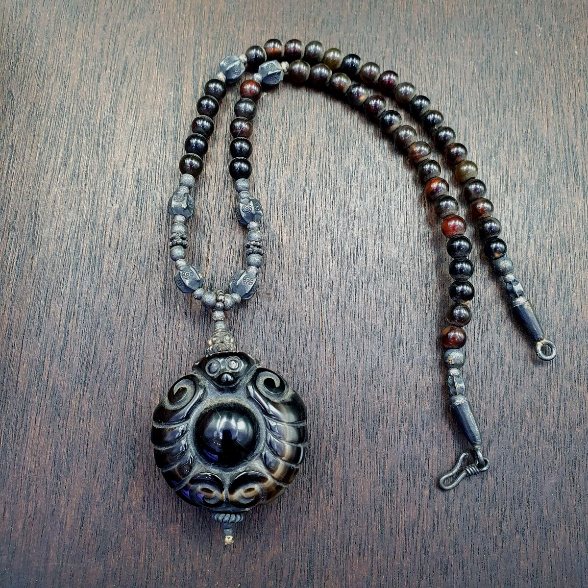 Antique Tibetan Himalayan Carving Agate Beads pendant with Sterling silver beads