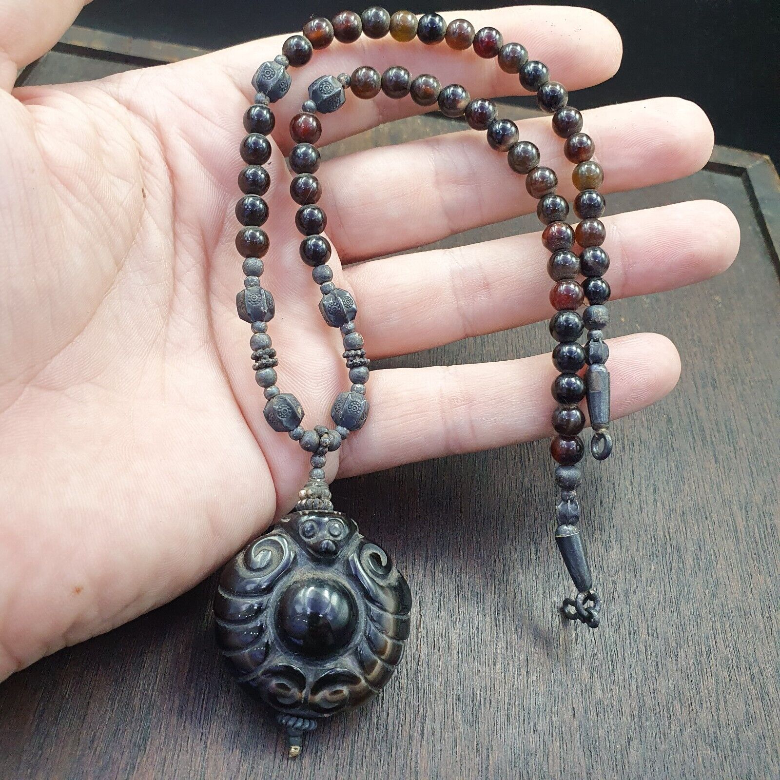 Antique Tibetan Himalayan Carving Agate Beads pendant with Sterling silver beads