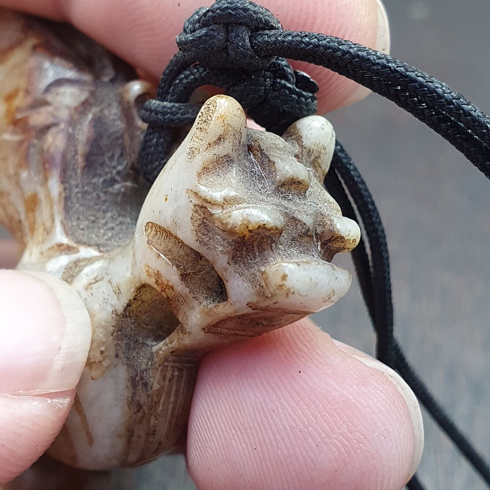Antique Tibetan Himalayan Carving stone Jade Animal Beads pendant