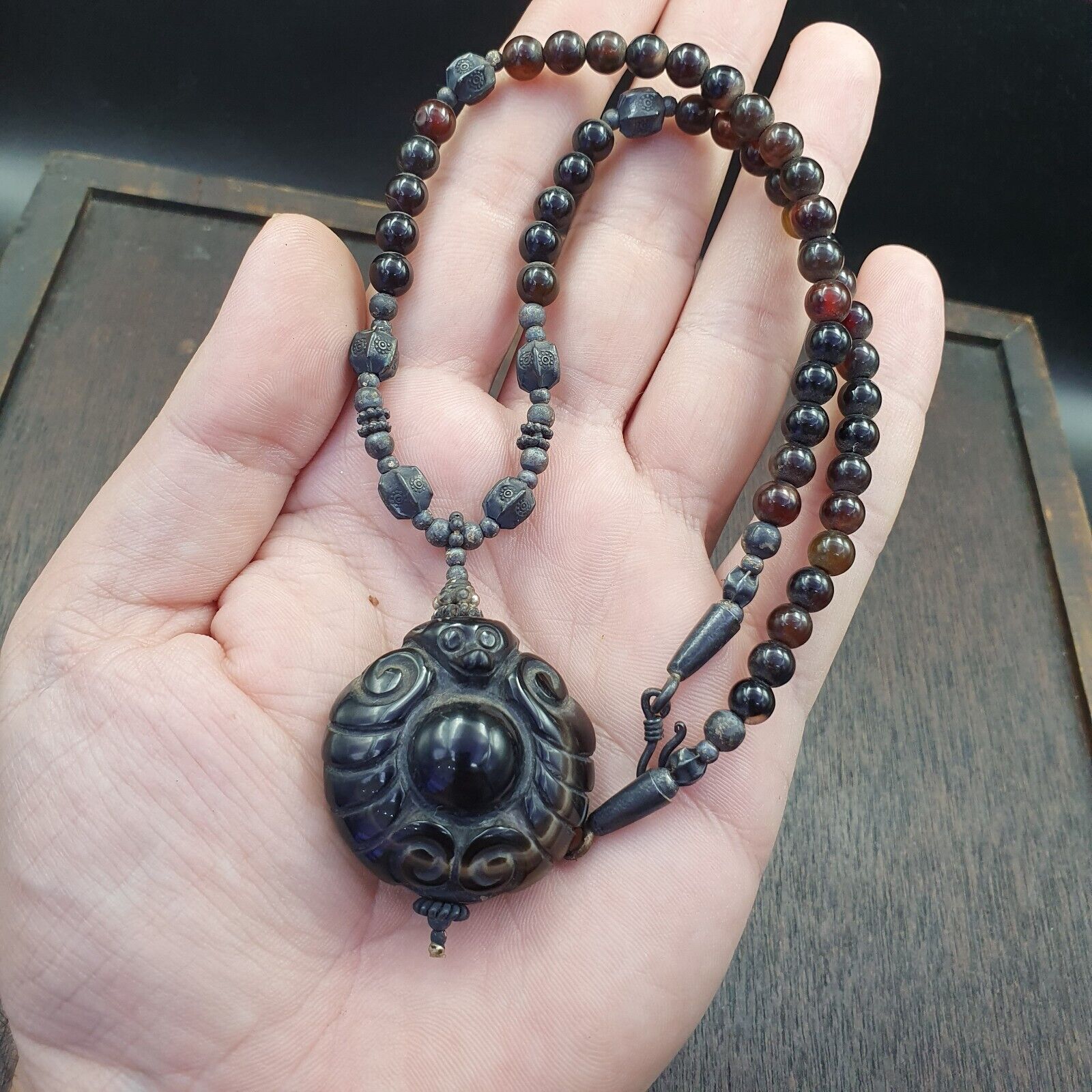 Antique Tibetan Himalayan Carving Agate Beads pendant with Sterling silver beads