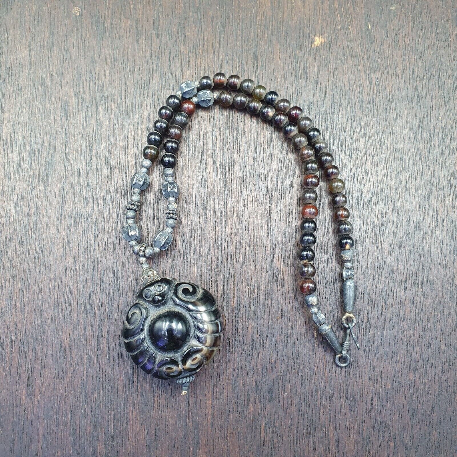 Antique Tibetan Himalayan Carving Agate Beads pendant with Sterling silver beads