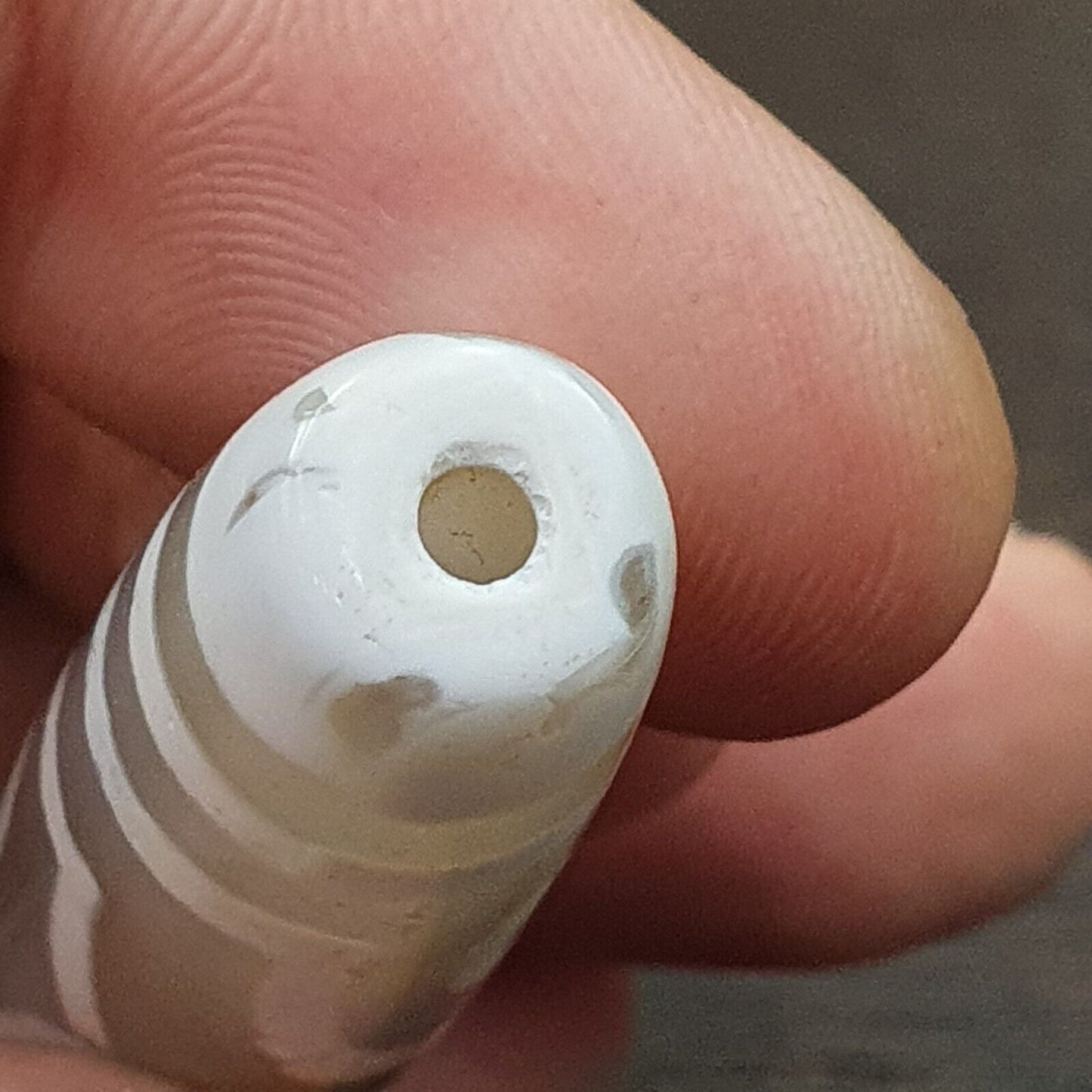 Erstaunliches Muster, 2 Augen, grauer Achat, tibetischer Achatstein, Dzi-Perlenamulett