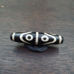 OLD Agate Himalayan Tibetan Agate 8 Eyes Agate stone Dzi  Bead Amulet