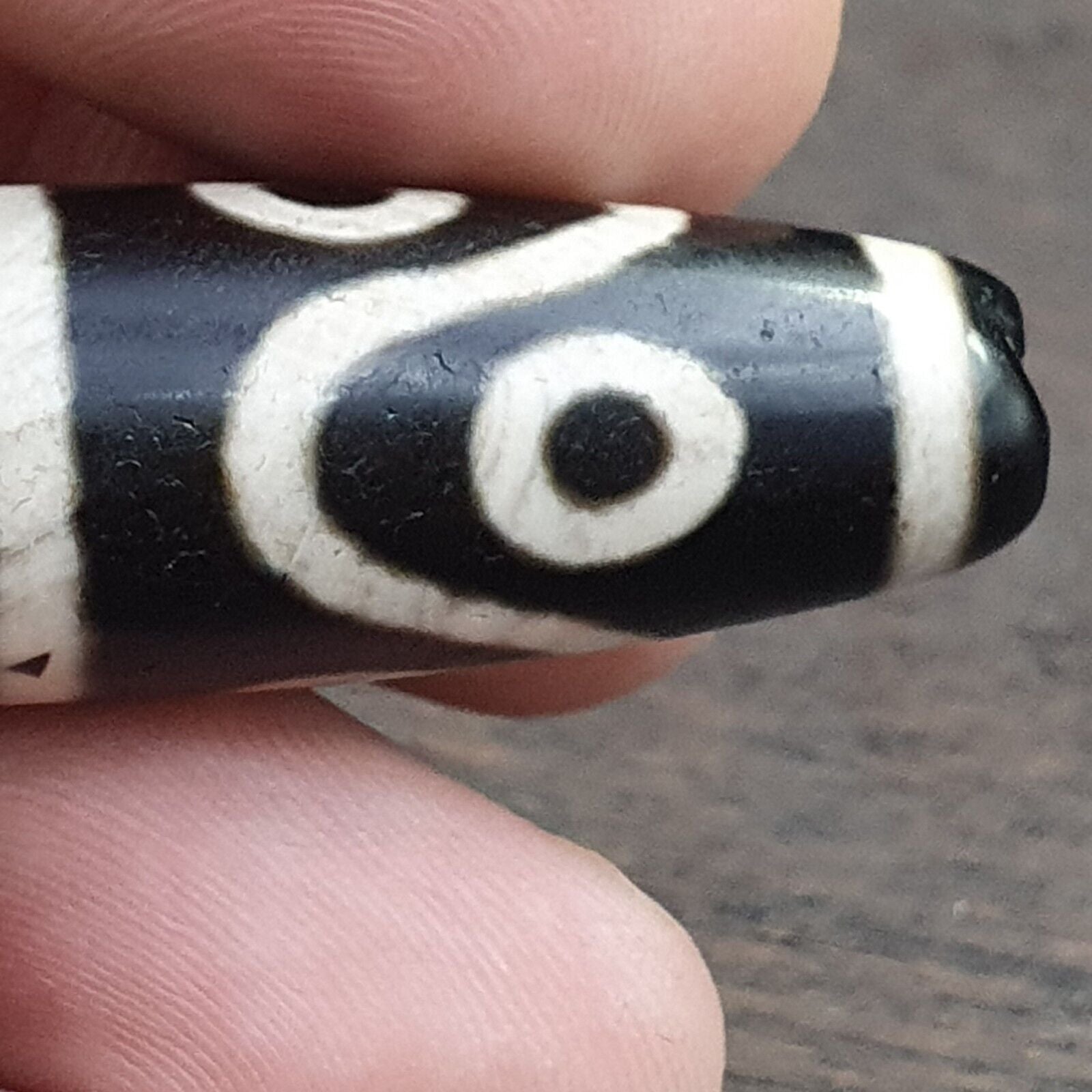 OLD Agate Himalayan Tibetan Agate 8 Eyes Agate stone Dzi  Bead Amulet