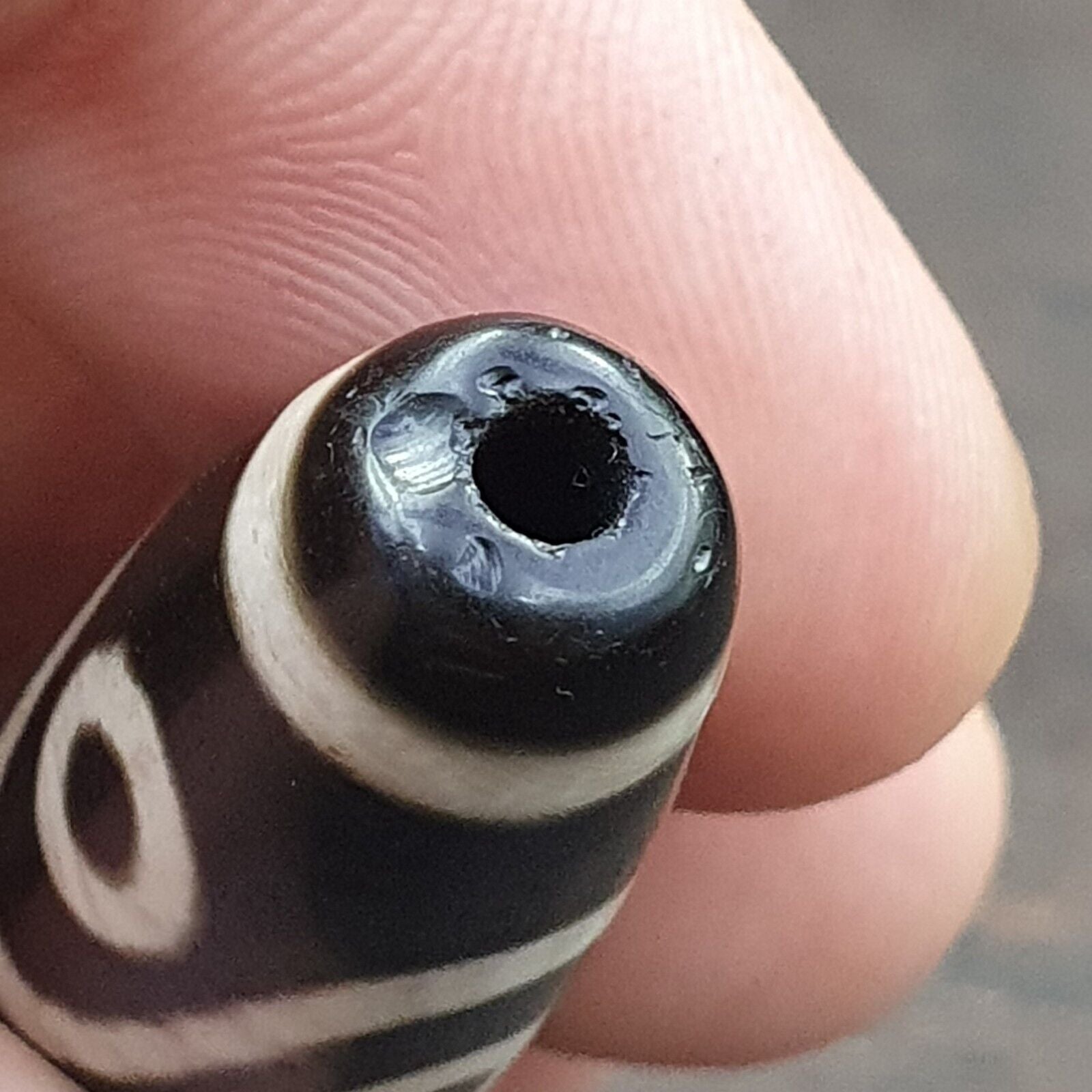 OLD Agate Himalayan Tibetan Agate 8 Eyes Agate stone Dzi  Bead Amulet