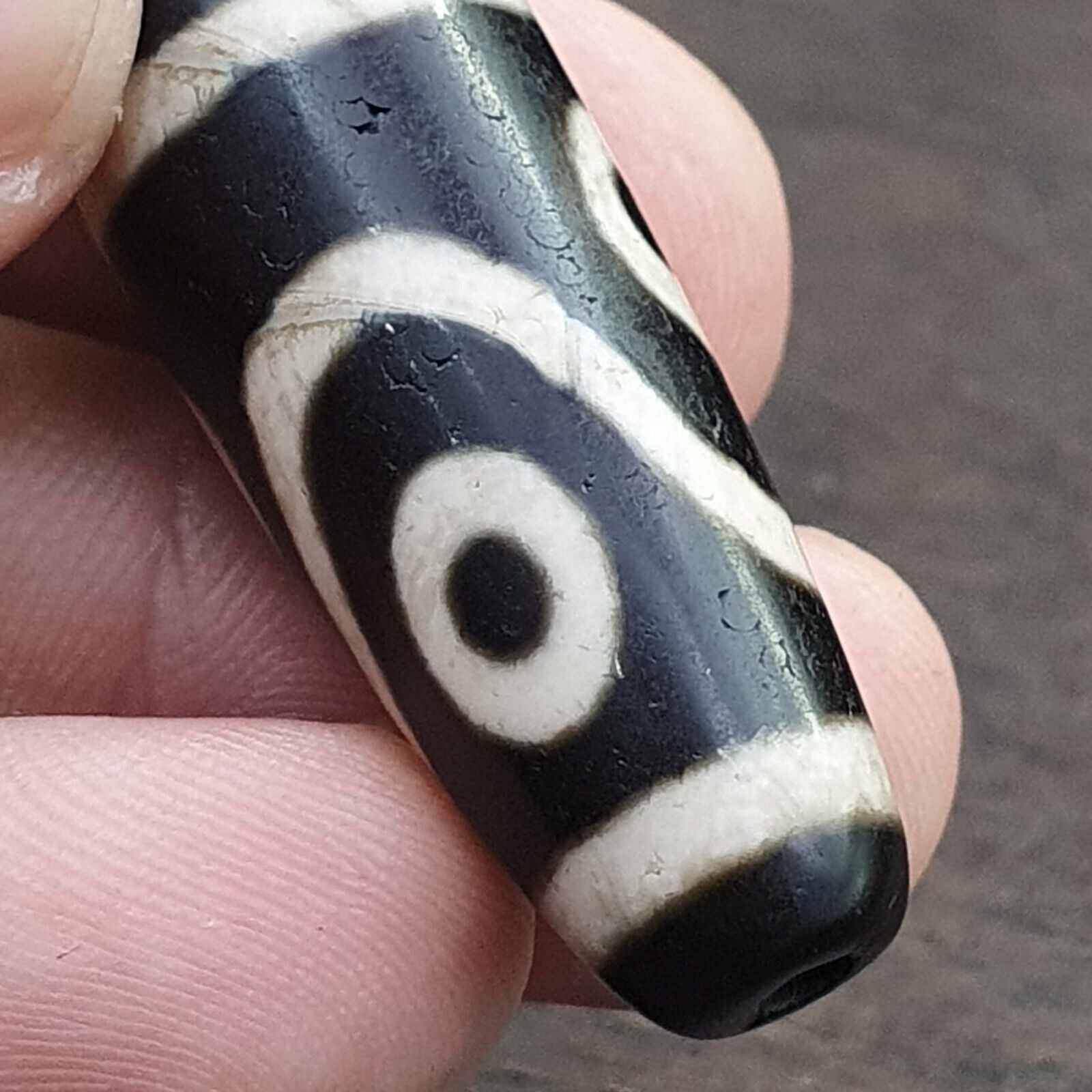 OLD Agate Himalayan Tibetan Agate 8 Eyes Agate stone Dzi  Bead Amulet
