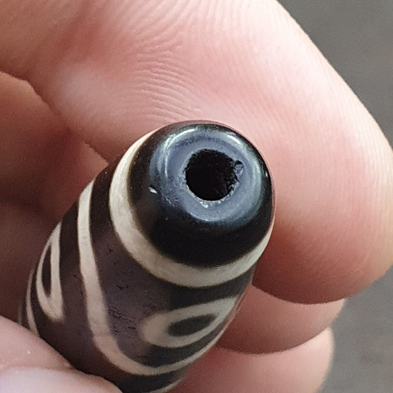 OLD Agate Himalayan Tibetan Agate 8 Eyes Agate stone Dzi  Bead Amulet