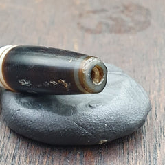Antique Old Yemeni Agate Natural Rare pattern Banded Agate Bead  BD-j-22