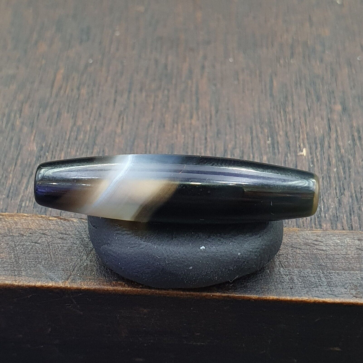 Antique Old Yemeni Agate Natural Rare pattern Banded Agate Bead  BD-j-16