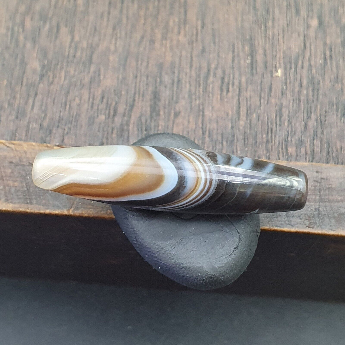 Antique Old Yemeni Agate Natural Rare pattern Banded Agate Bead  BD-j-18