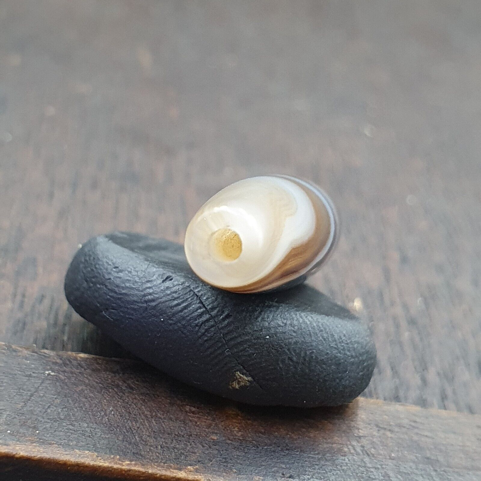 Antique Old Yemeni Agate Natural Rare pattern Banded Agate Bead  BD-j-18