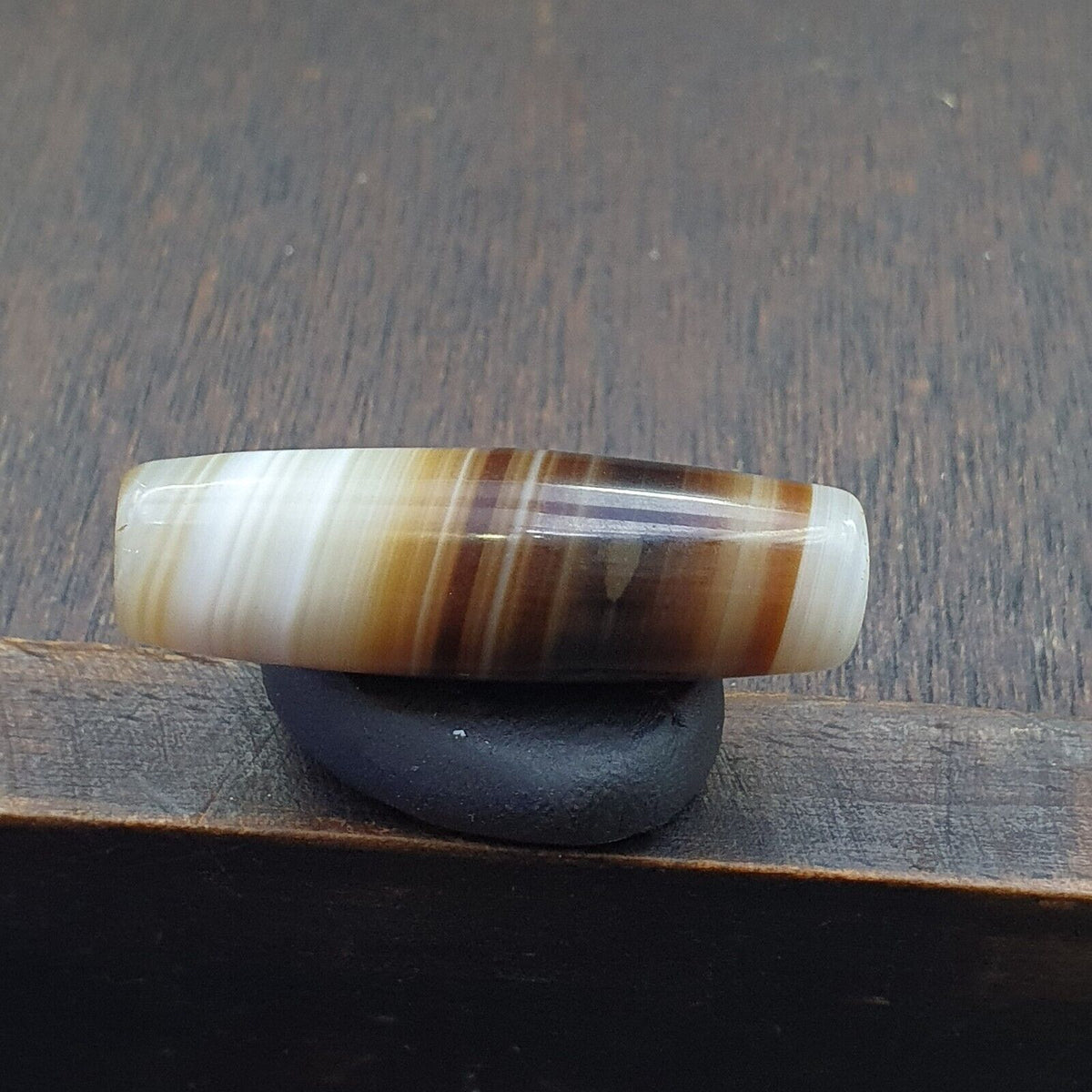 Antique Old Yemeni Agate Natural Rare pattern Banded Agate Bead  BD-j-17