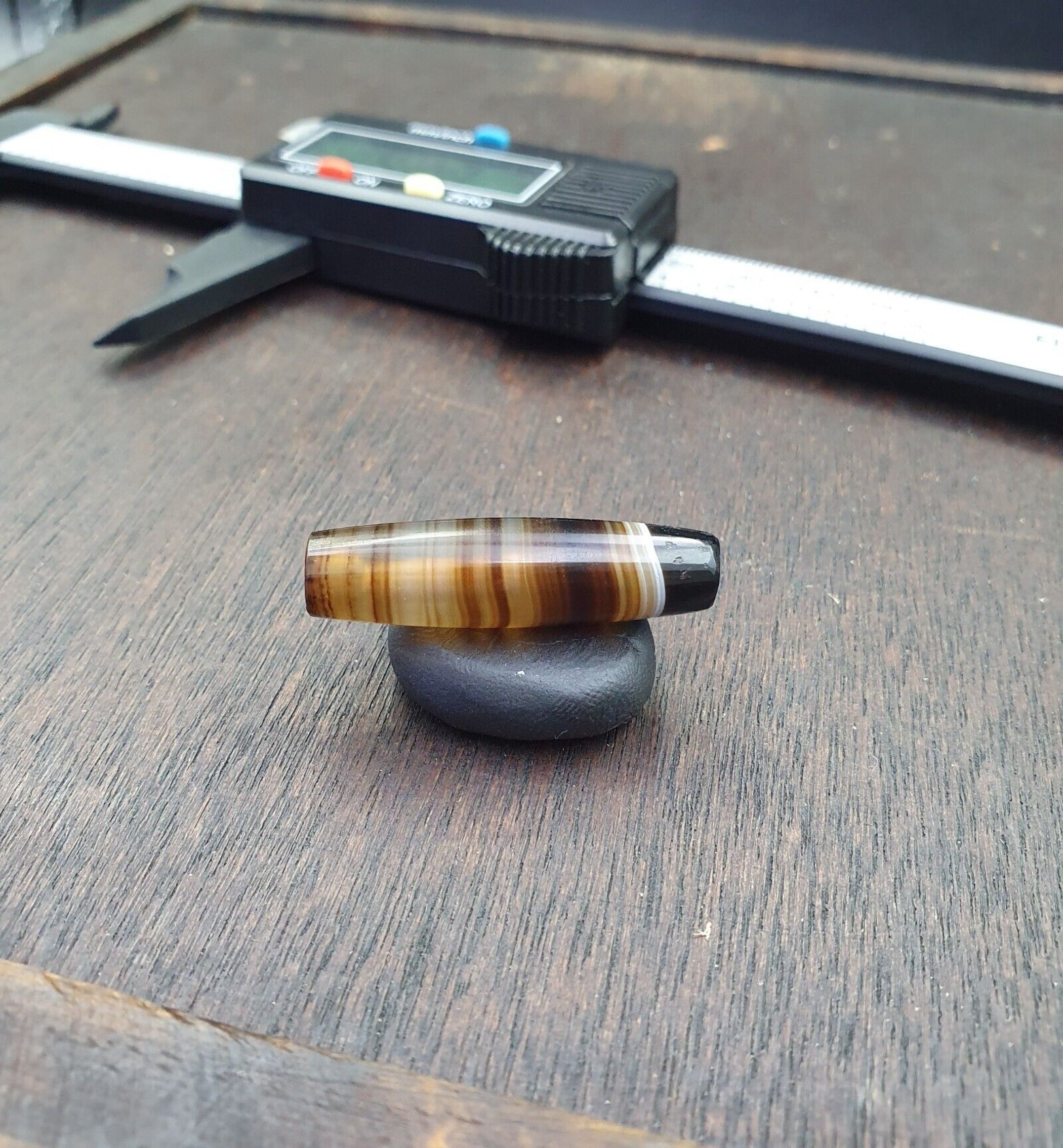 36.6mm Antique Old Yemeni Agate Natural Rare pattern Banded Agate Bead  BD-j-15